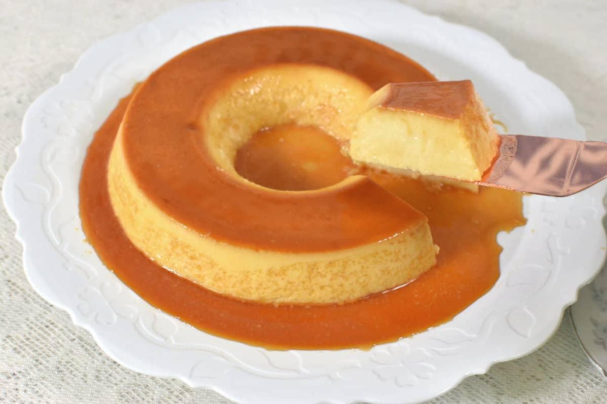 A creamy flan with hints of vanilla and caramelized sugar - dessert heaven!