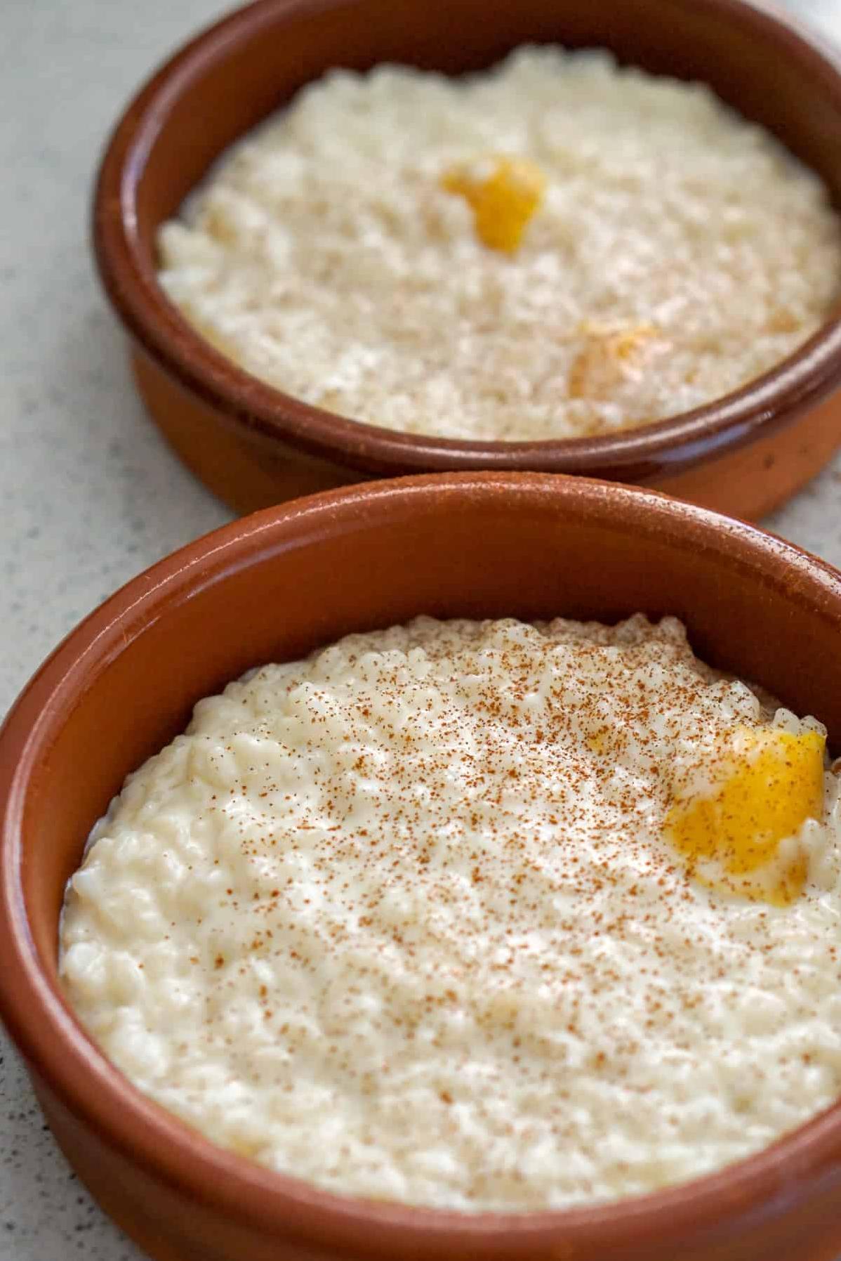  A delicious bowl of Arroz Con Leche with a sprinkle of cinnamon on top.
