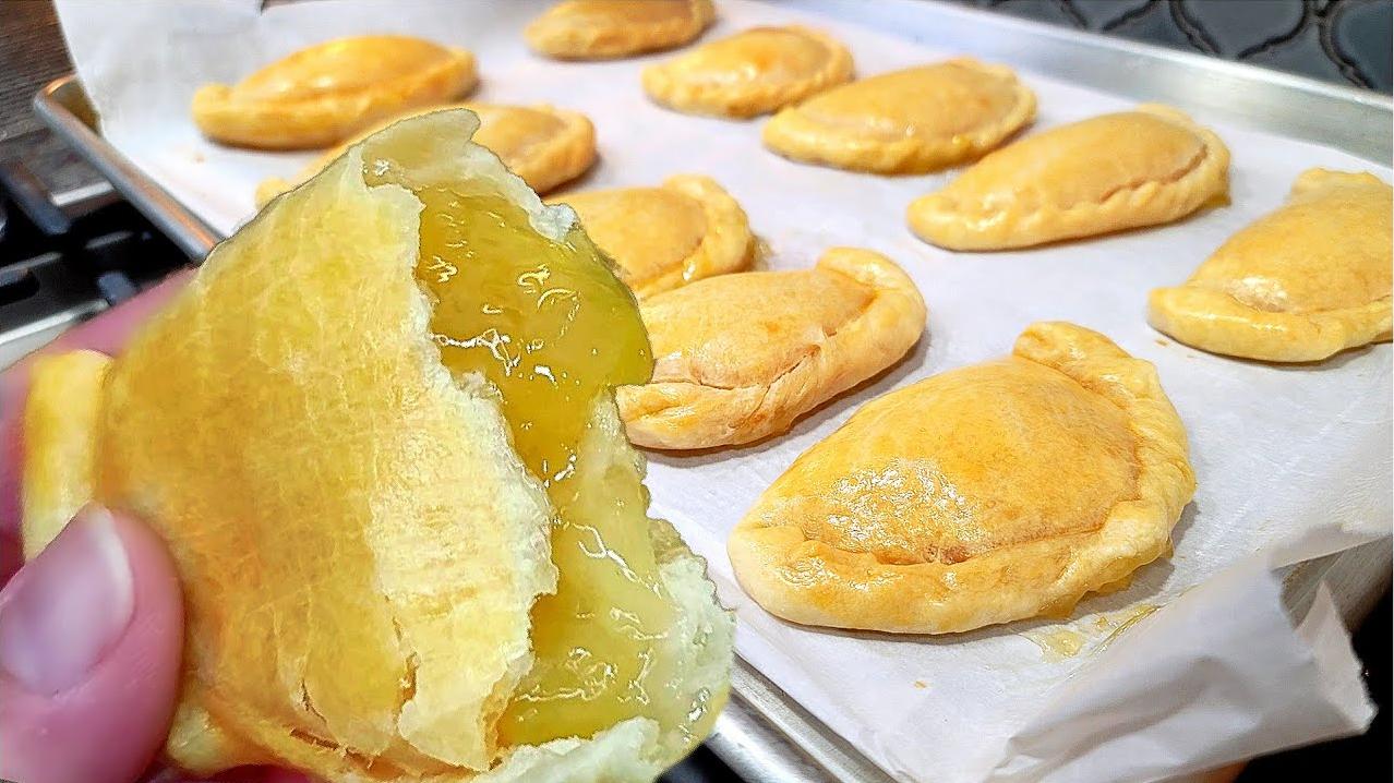  A great choice for a dessert or a snack, these empanadas are simply irresistible.