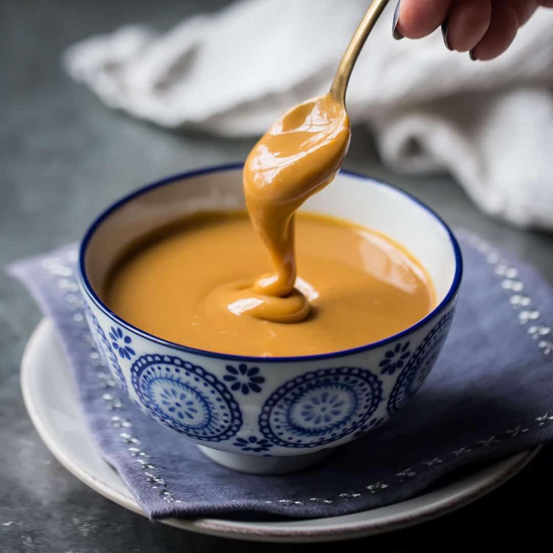  A spoonful of dulce de leche brings an irresistible sweetness to any dessert.