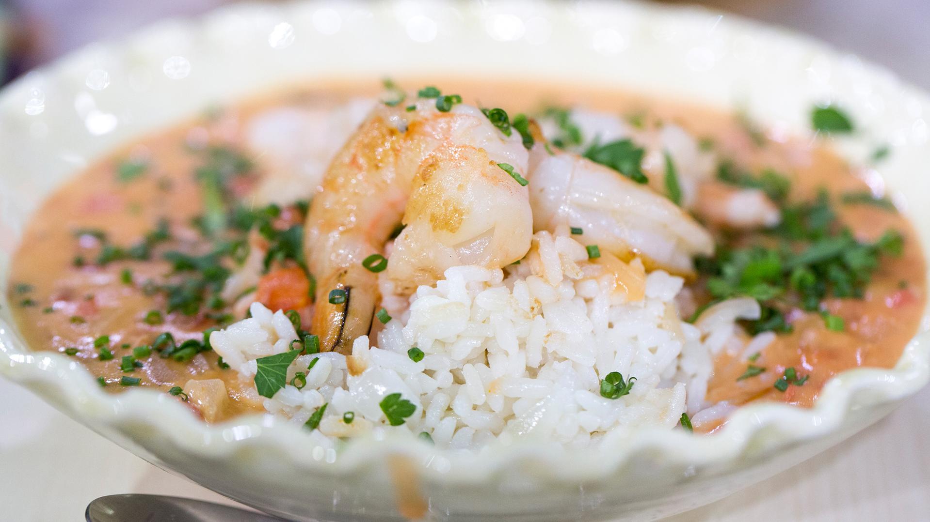  Creamy prawn and cassava stew, a delicious Brazilian recipe! 🍤🍴
