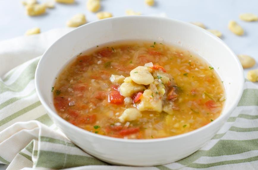  Discover the magic of Brazilian cuisine with this flavorful soup.
