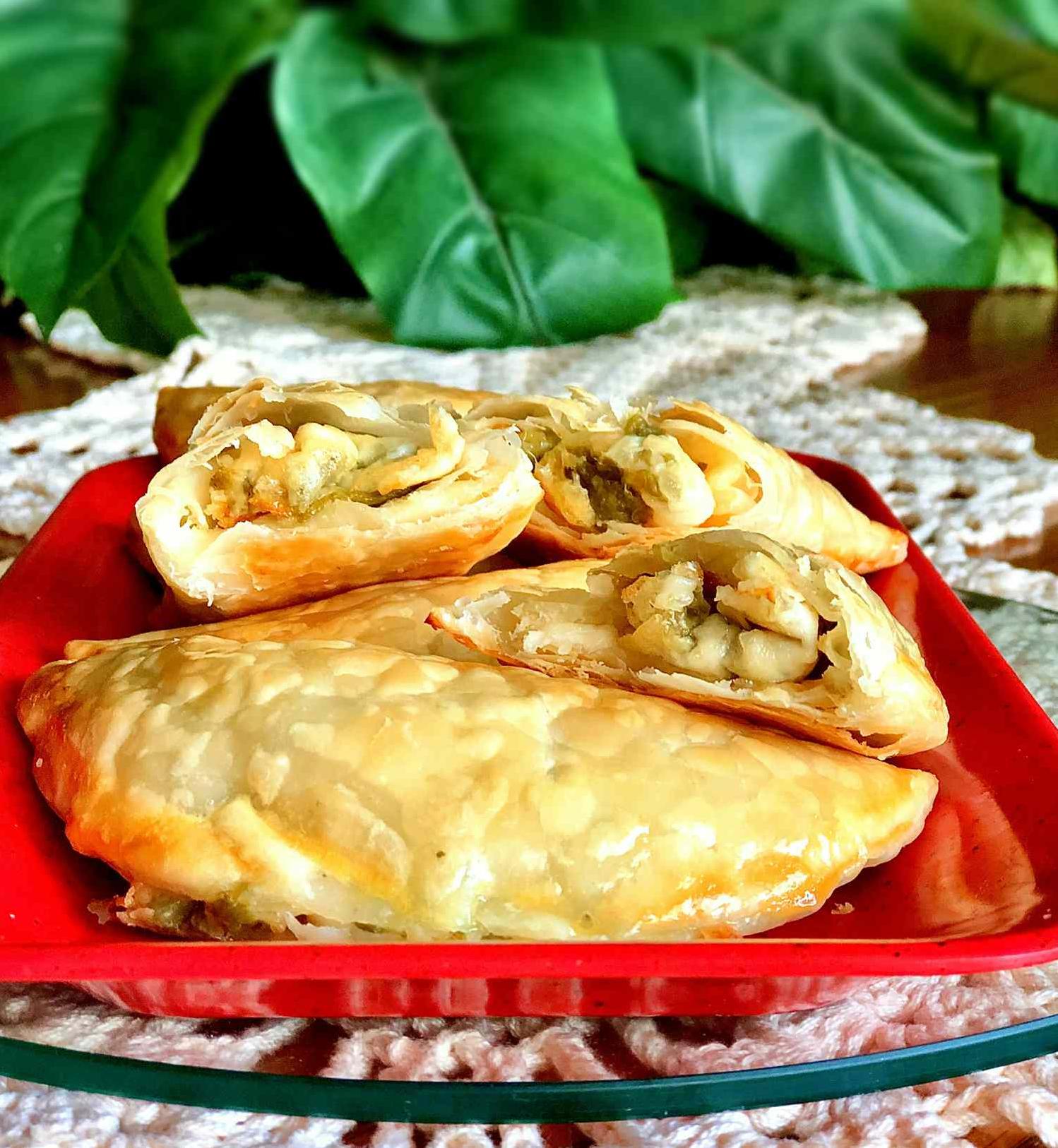  Don't let their small size fool you--these Empanadas Con Queso pack a big flavor punch!