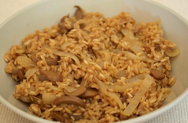  Fluffy rice loaded with the irresistible flavor of caramelized onions!
