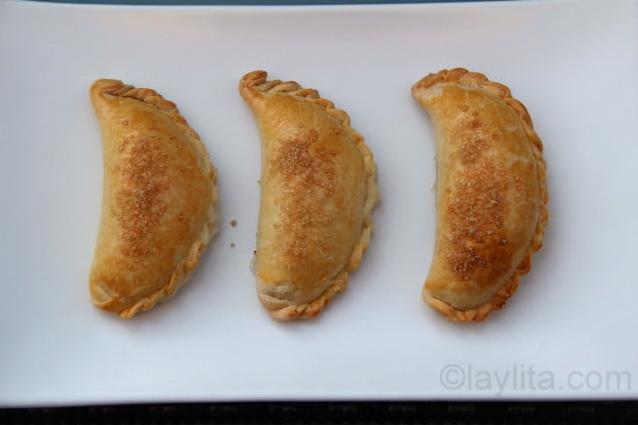 Get ready to experience some serious cheesy indulgence with these Empanadas Con Queso!