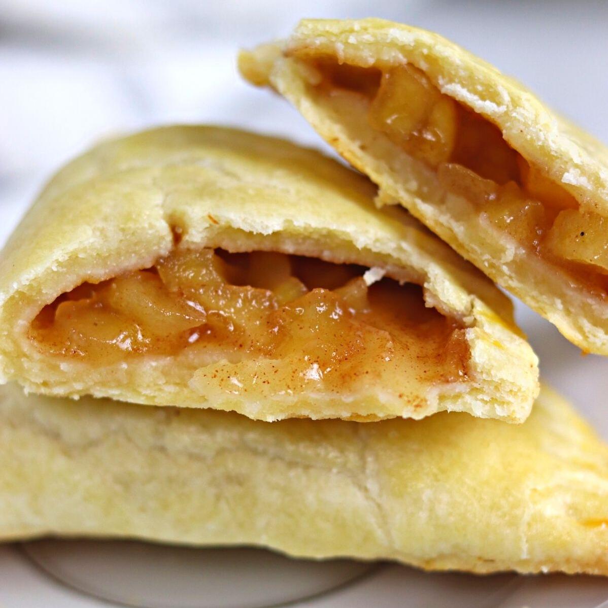  Get ready to make your taste buds dance with these sweet apple and cinnamon empanadas!