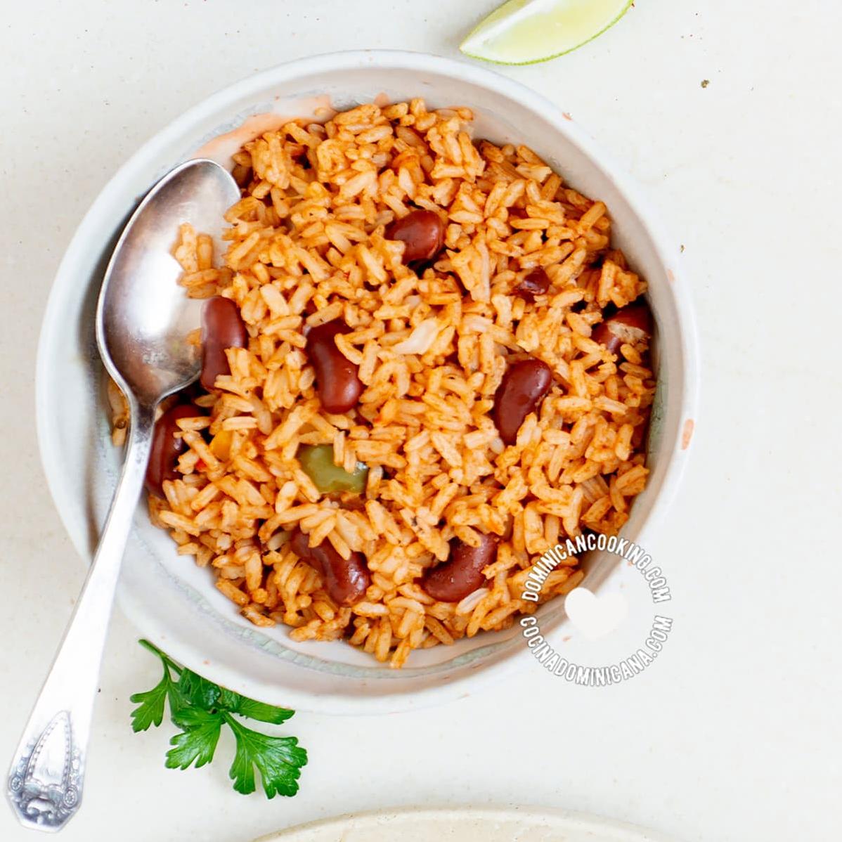  Impress your dinner guests with this aromatic and savory rice and seafood dish.
