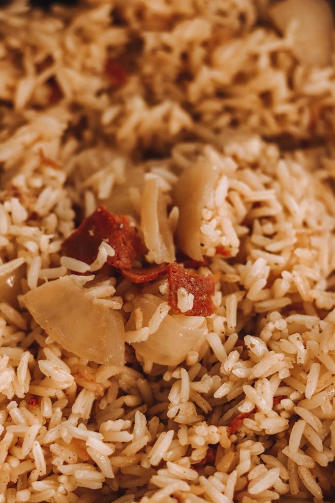  Let the delicious crunch of caramelized onions elevate your rice dish.