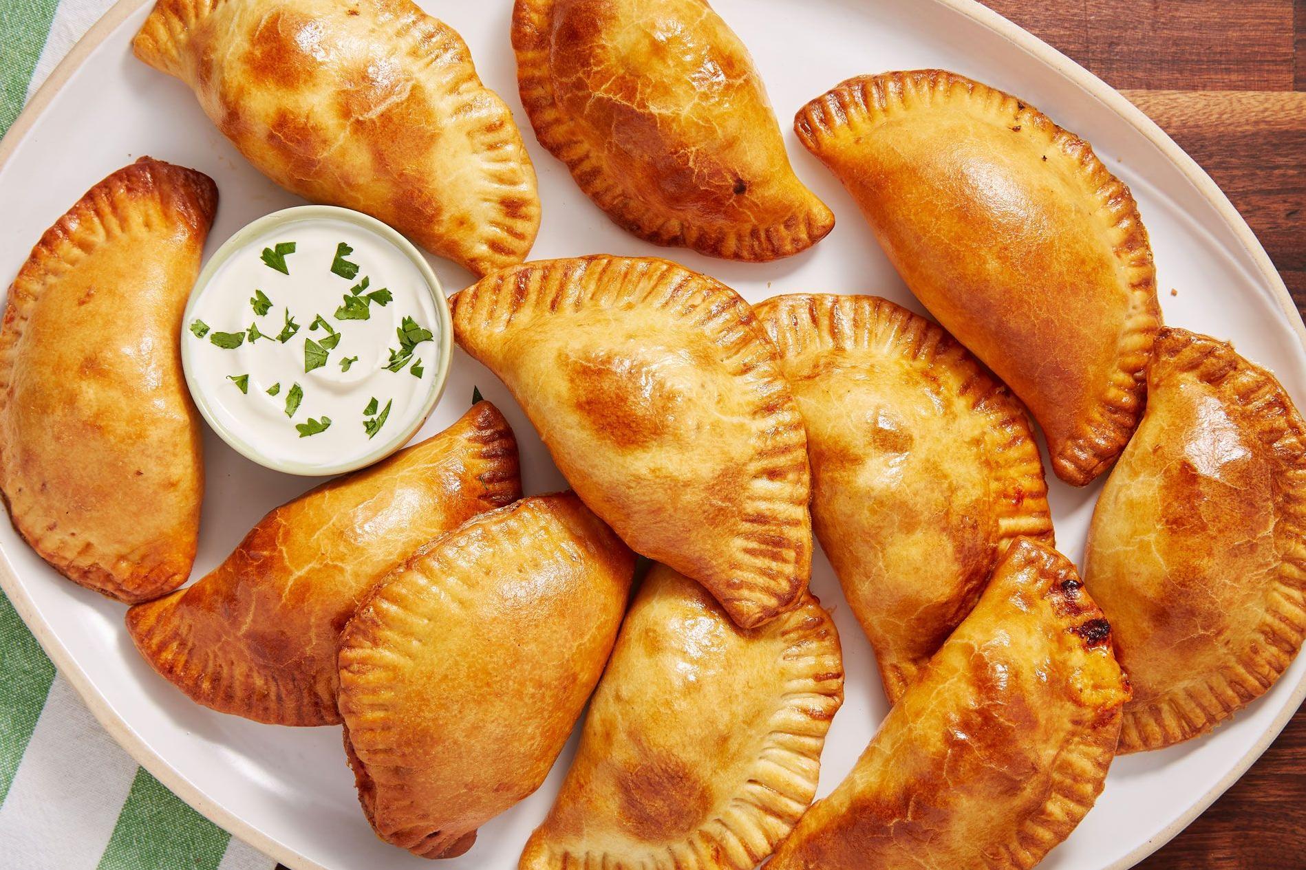 Satisfy your hunger with a plateful of these delicious meaty empanadas!