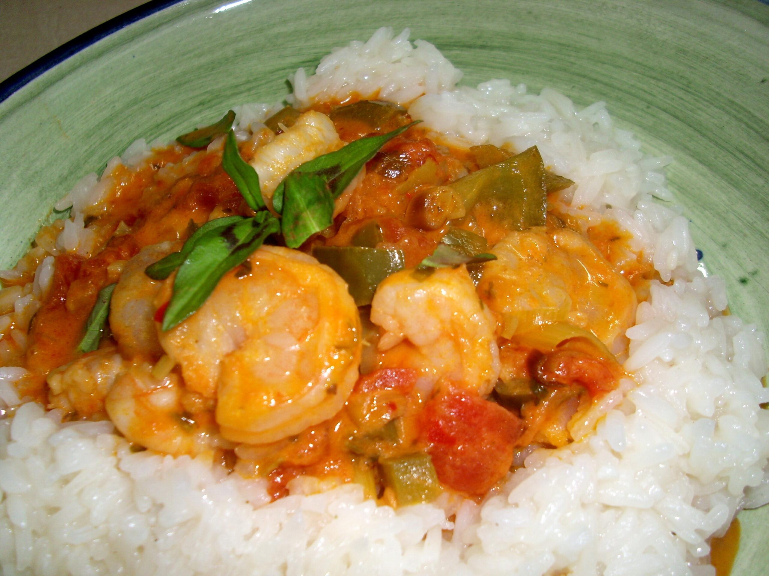  The vibrant colors of the shrimp stew will captivate your taste buds!