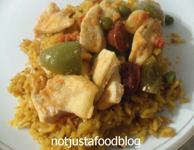  This Arroz Con Pollo Valenciana is a meal that tastes like a hug from abuela.