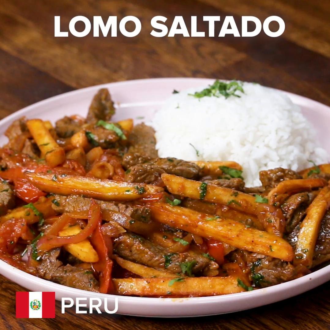  This sizzling Lomo Saltado is a feast for the senses!