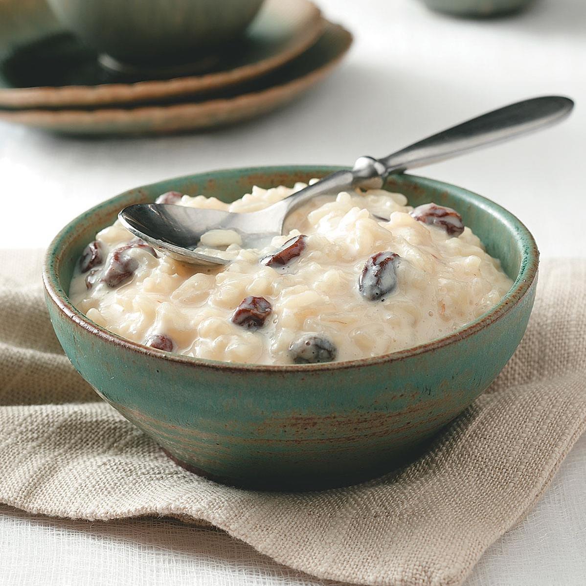  Velvety and creamy rice pudding infused with cinnamon and vanilla flavors.