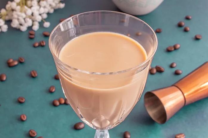  Wake up your taste buds with this Brazilian Rum Coffee! ☕🇧🇷🥃