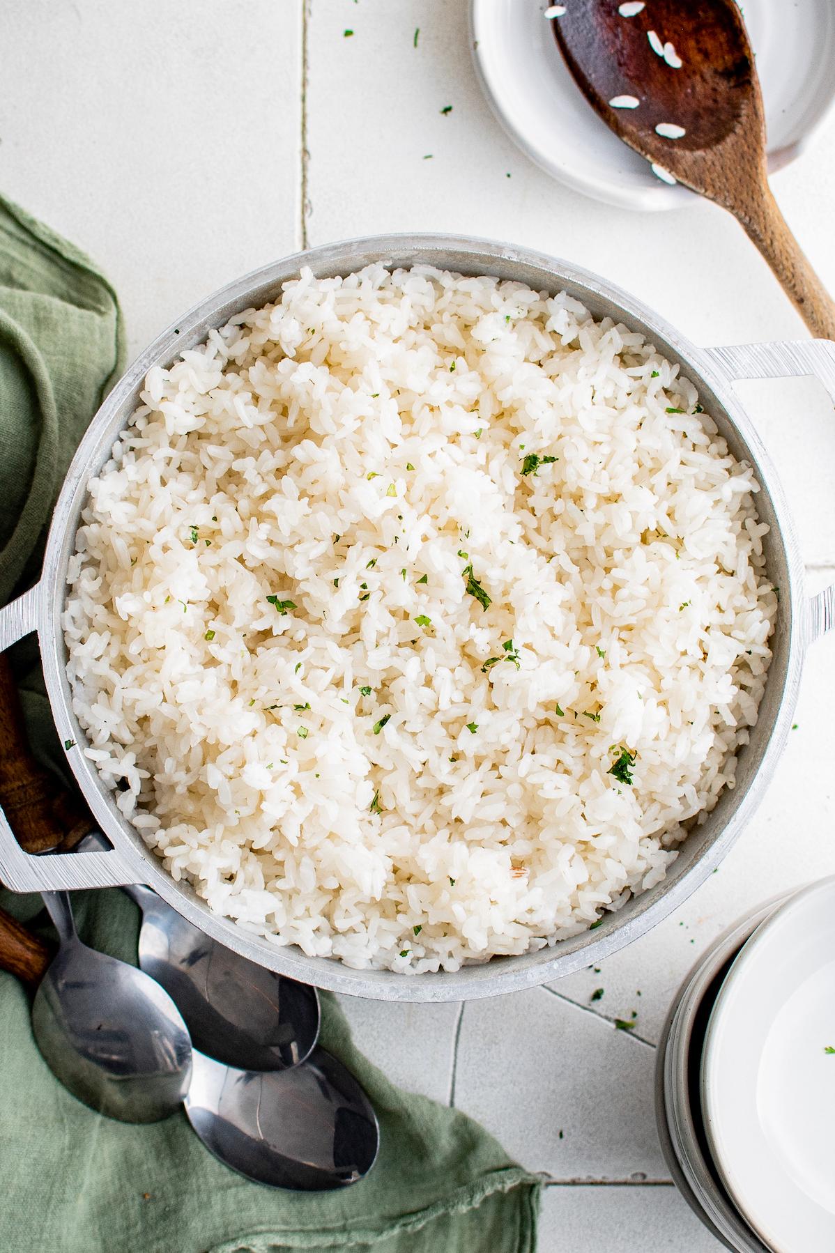  White rice cooked to perfection, fluffy and full of flavor.