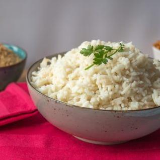  With just a few ingredients, this garlic rice transforms into a flavorful masterpiece.