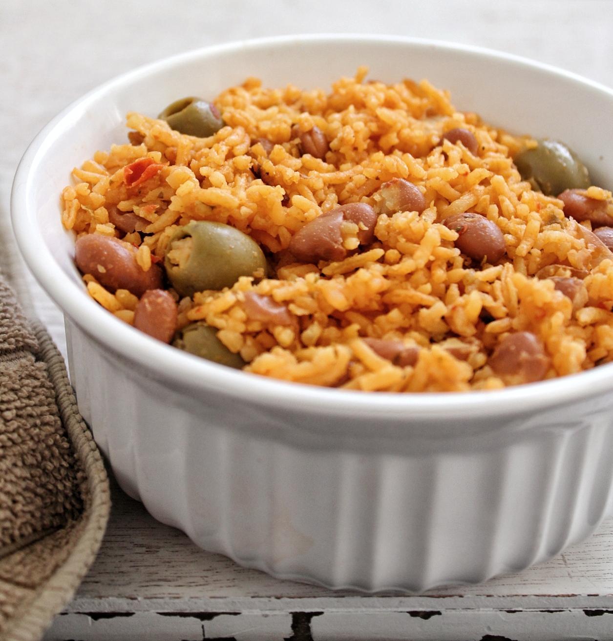 Yellow Rice With Beans ( Arroz Con Habichuelas)